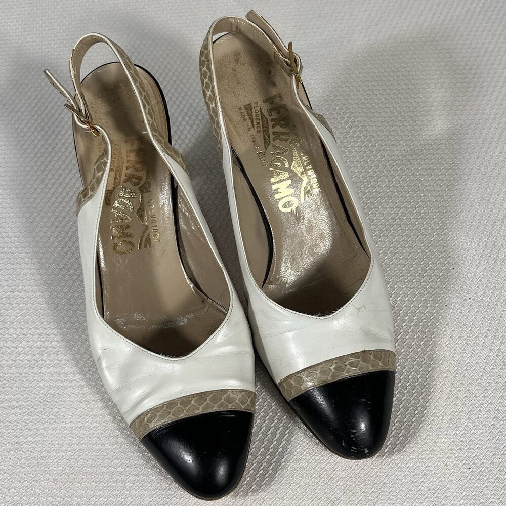 Vintage Salvatore Ferragamo White and Black Slingback Heels. Size 5 B